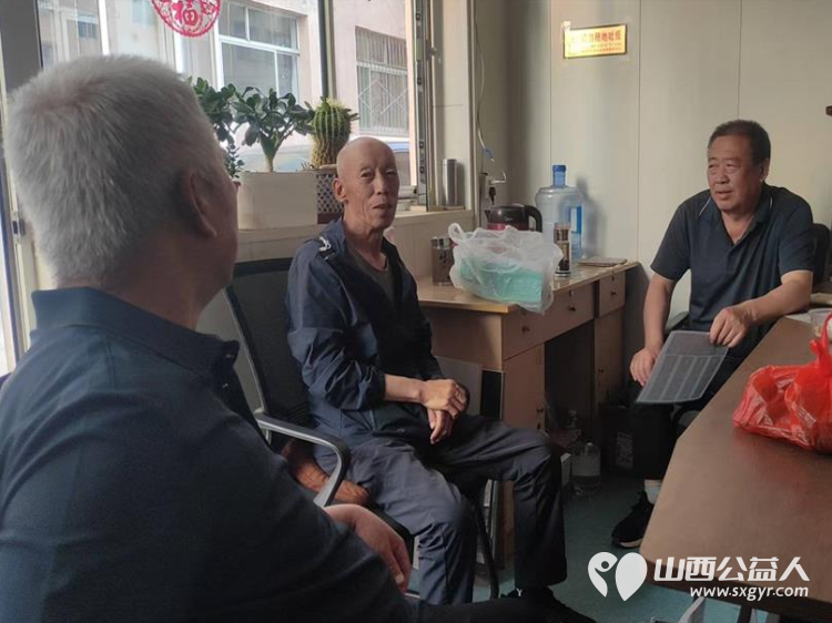 粽香满溢云中北路端午情暖忻州人心 忻州长征街道云中北路社区精心组织开展了端午节包粽子送温暖活动给辖区老党员特困家庭以及需要帮助的家庭送粽子 - 第7张 - 山西公益人 粽香满溢云中北路端午情暖忻州人心 忻州长征街道云中北路社区精心组织开展了端午节包粽子送温暖活动给辖区老党员特困家庭以及需要帮助的家庭送粽子 - 第7张