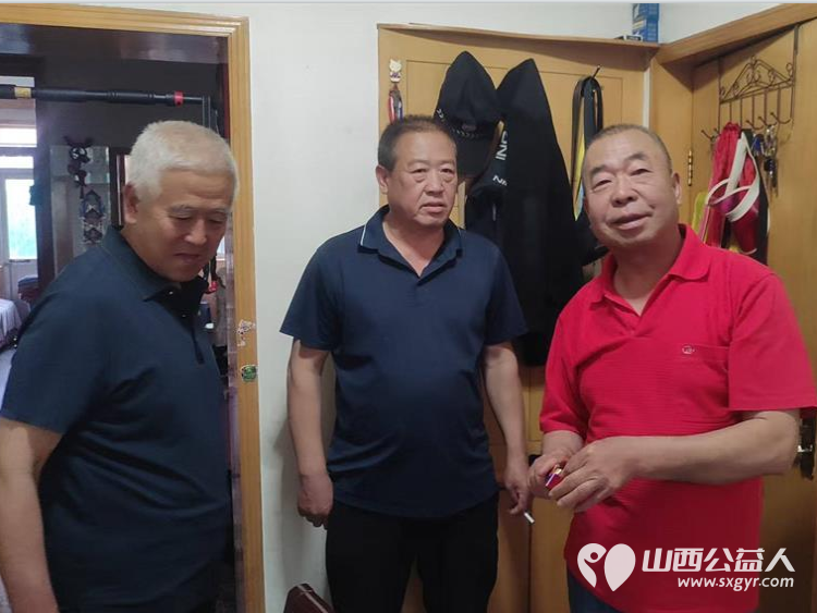 粽香满溢云中北路端午情暖忻州人心 忻州长征街道云中北路社区精心组织开展了端午节包粽子送温暖活动给辖区老党员特困家庭以及需要帮助的家庭送粽子 - 第8张 - 山西公益人 粽香满溢云中北路端午情暖忻州人心 忻州长征街道云中北路社区精心组织开展了端午节包粽子送温暖活动给辖区老党员特困家庭以及需要帮助的家庭送粽子 - 第8张