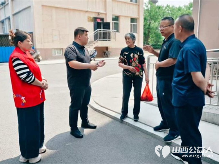 粽香满溢云中北路端午情暖忻州人心 忻州长征街道云中北路社区精心组织开展了端午节包粽子送温暖活动给辖区老党员特困家庭以及需要帮助的家庭送粽子 - 第11张 - 山西公益人 粽香满溢云中北路端午情暖忻州人心 忻州长征街道云中北路社区精心组织开展了端午节包粽子送温暖活动给辖区老党员特困家庭以及需要帮助的家庭送粽子 - 第11张