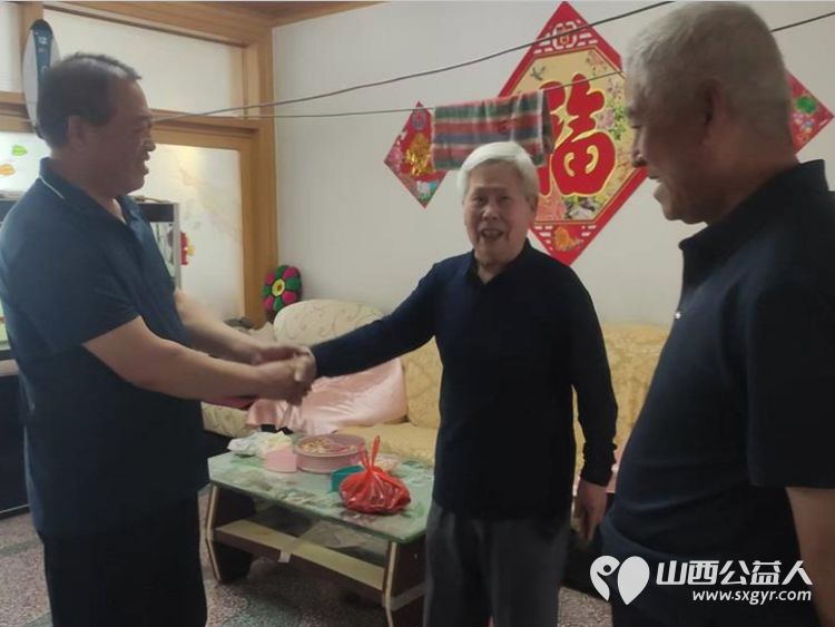 粽香满溢云中北路端午情暖忻州人心 忻州长征街道云中北路社区精心组织开展了端午节包粽子送温暖活动给辖区老党员特困家庭以及需要帮助的家庭送粽子 - 第5张 - 山西公益人 粽香满溢云中北路端午情暖忻州人心 忻州长征街道云中北路社区精心组织开展了端午节包粽子送温暖活动给辖区老党员特困家庭以及需要帮助的家庭送粽子 - 第5张