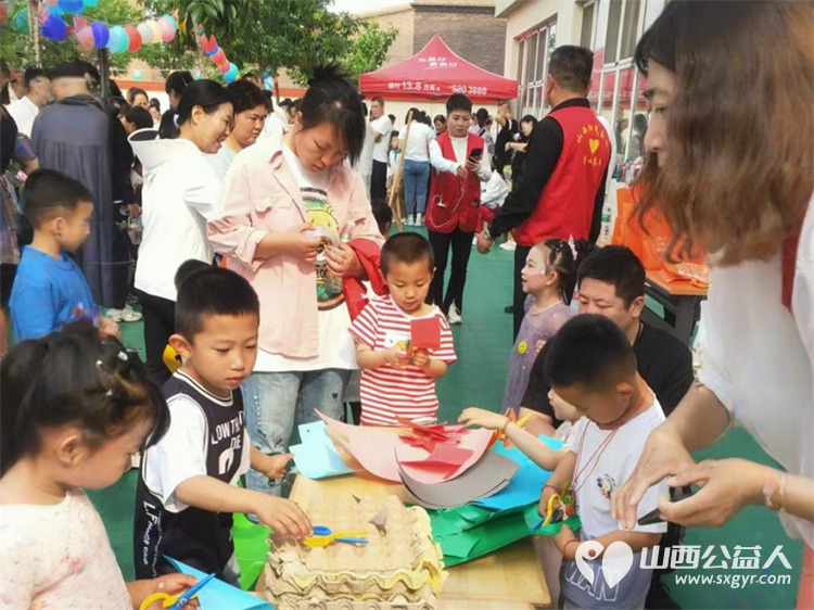 心筑梦迎六一雷锋精神暖校园----清徐县阳光益佳爱心服务队学雷锋文明实践我行动主题活动在徐沟镇中心小学校及各幼儿园开展 - 第12张 - 山西公益人 心筑梦迎六一雷锋精神暖校园----清徐县阳光益佳爱心服务队学雷锋文明实践我行动主题活动在徐沟镇中心小学校及各幼儿园开展 - 第12张