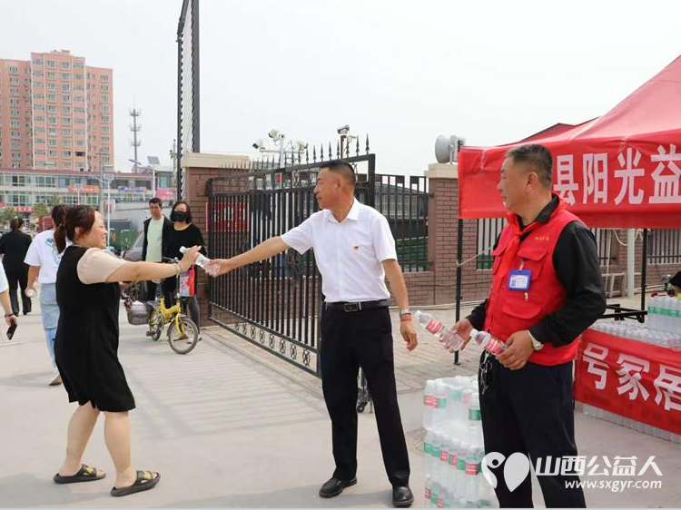 心筑梦迎六一雷锋精神暖校园----清徐县阳光益佳爱心服务队学雷锋文明实践我行动主题活动在徐沟镇中心小学校及各幼儿园开展 - 第10张 - 山西公益人 心筑梦迎六一雷锋精神暖校园----清徐县阳光益佳爱心服务队学雷锋文明实践我行动主题活动在徐沟镇中心小学校及各幼儿园开展 - 第10张