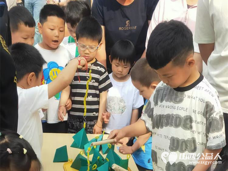 心筑梦迎六一雷锋精神暖校园----清徐县阳光益佳爱心服务队学雷锋文明实践我行动主题活动在徐沟镇中心小学校及各幼儿园开展 - 第11张 - 山西公益人 心筑梦迎六一雷锋精神暖校园----清徐县阳光益佳爱心服务队学雷锋文明实践我行动主题活动在徐沟镇中心小学校及各幼儿园开展 - 第11张