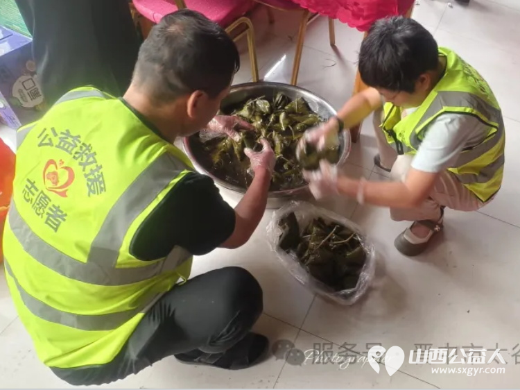 浓情端午粽香飘志愿服务暖人心 晋中市太谷区心连心志愿者协会端午节送粽子让外卖小哥环卫工人和特殊儿童感受到浓厚的节日氛围 - 第6张