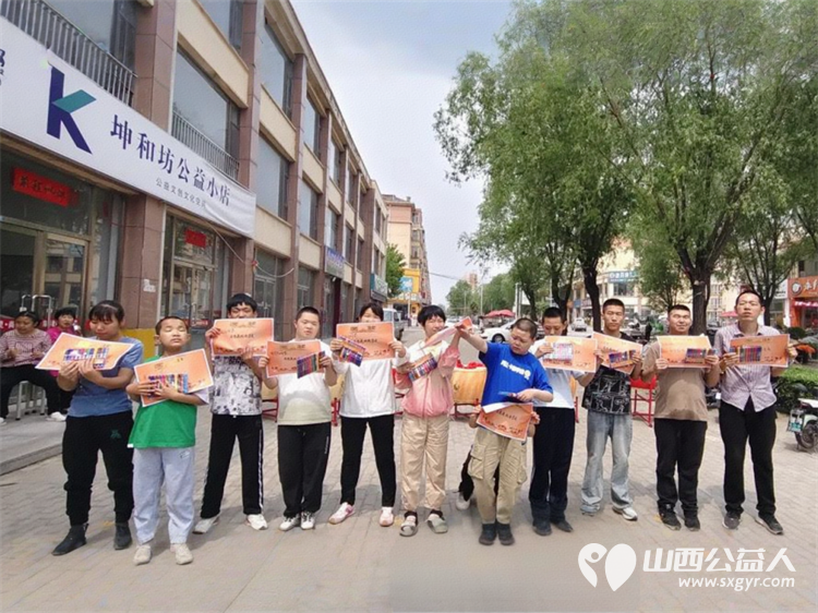 粽香传情心飞扬当端午遇见六一,朔州市红十字会志愿者团队给朔州市慧灵尚德乐孤独症孩子们举办以爱守护健康共庆欢乐时光活动赠送常用药品包粽子 - 第7张 - 山西公益人 粽香传情心飞扬当端午遇见六一,朔州市红十字会志愿者团队给朔州市慧灵尚德乐孤独症孩子们举办以爱守护健康共庆欢乐时光活动赠送常用药品包粽子 - 第7张