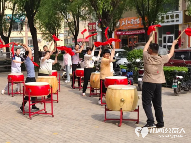 粽香传情心飞扬当端午遇见六一,朔州市红十字会志愿者团队给朔州市慧灵尚德乐孤独症孩子们举办以爱守护健康共庆欢乐时光活动赠送常用药品包粽子 - 第5张 - 山西公益人 粽香传情心飞扬当端午遇见六一,朔州市红十字会志愿者团队给朔州市慧灵尚德乐孤独症孩子们举办以爱守护健康共庆欢乐时光活动赠送常用药品包粽子 - 第5张