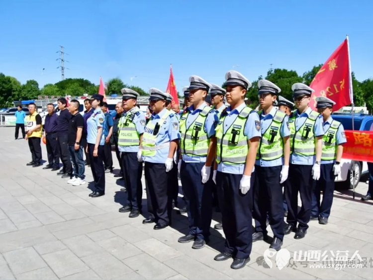 助力青春追梦人 忻州市高考爱心送考活动正式启动为考生们保驾护航无论是提供干净整洁的车辆还是为考生们准备应急文具和矿泉水他们都力求做到最好 - 第11张 - 山西公益人 助力青春追梦人 忻州市高考爱心送考活动正式启动为考生们保驾护航无论是提供干净整洁的车辆还是为考生们准备应急文具和矿泉水他们都力求做到最好 - 第11张