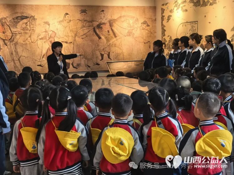 童蒙养正承古韵锦旗致谢续新篇 忻州实验双语幼儿园的孩子们走进山西秀容书院博物馆开展了研学活动幼儿园向博物馆赠送了锦旗表达对博物馆的诚挚谢意 - 第4张 - 山西公益人 童蒙养正承古韵锦旗致谢续新篇 忻州实验双语幼儿园的孩子们走进山西秀容书院博物馆开展了研学活动幼儿园向博物馆赠送了锦旗表达对博物馆的诚挚谢意 - 第4张