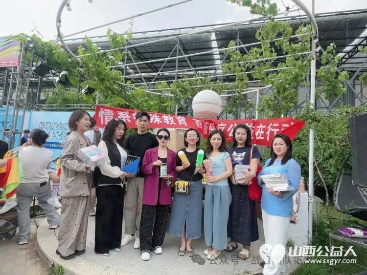 关爱特殊儿童庆祝六一儿童节活动 长治市小雨点公益志愿者协会潞州区分会组织爱心人士赴璞园残疾人孵化中心进行“亲子同心•康复同行•欢度六一”活动 - 第1张