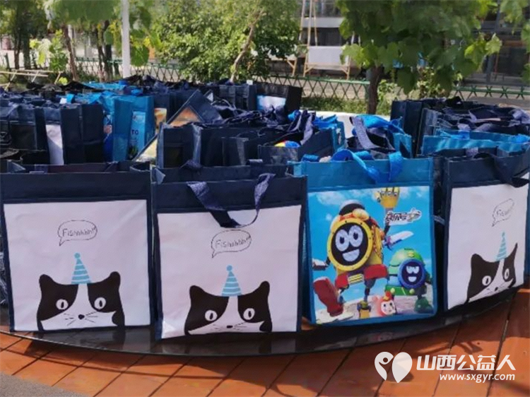 关爱特殊儿童庆祝六一儿童节活动 长治市小雨点公益志愿者协会潞州区分会组织爱心人士赴璞园残疾人孵化中心进行“亲子同心•康复同行•欢度六一”活动 - 第4张