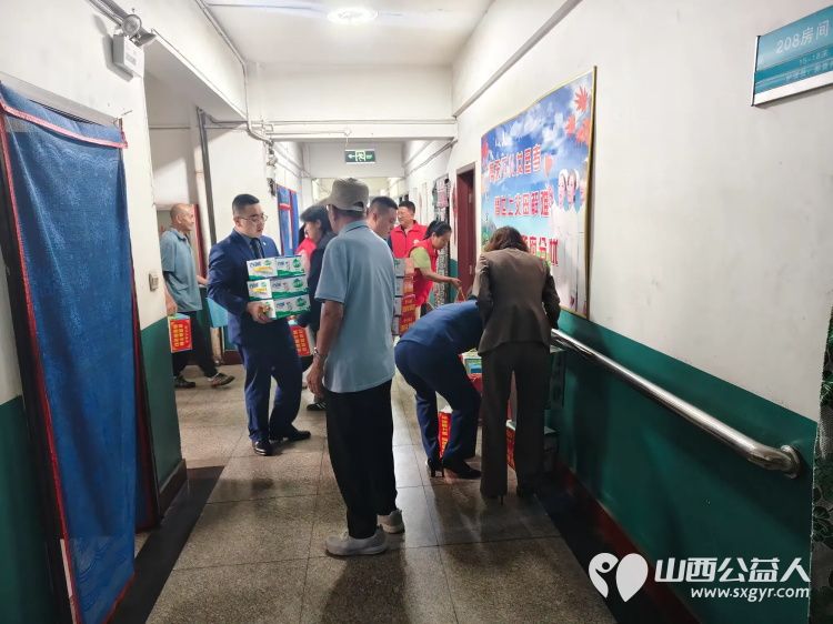 端午佳节让爱传递 2025年5月30日介休市敬老协会来到介休市福源老年康复服务中心,为这里的老人带来了洗衣液、粽子、牛奶、馍片、面粉、食用油 - 第9张 - 山西公益人 端午佳节让爱传递 2025年5月30日介休市敬老协会来到介休市福源老年康复服务中心,为这里的老人带来了洗衣液、粽子、牛奶、馍片、面粉、食用油 - 第9张