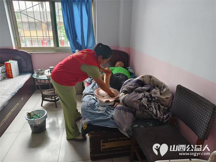 端午佳节让爱传递 2025年5月30日介休市敬老协会来到介休市福源老年康复服务中心,为这里的老人带来了洗衣液、粽子、牛奶、馍片、面粉、食用油 - 第15张 - 山西公益人 端午佳节让爱传递 2025年5月30日介休市敬老协会来到介休市福源老年康复服务中心,为这里的老人带来了洗衣液、粽子、牛奶、馍片、面粉、食用油 - 第15张