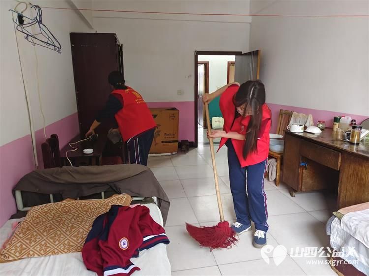 端午佳节让爱传递 2025年5月30日介休市敬老协会来到介休市福源老年康复服务中心,为这里的老人带来了洗衣液、粽子、牛奶、馍片、面粉、食用油 - 第20张 - 山西公益人 端午佳节让爱传递 2025年5月30日介休市敬老协会来到介休市福源老年康复服务中心,为这里的老人带来了洗衣液、粽子、牛奶、馍片、面粉、食用油 - 第20张