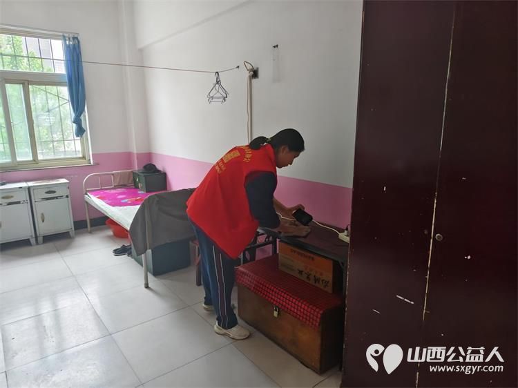 端午佳节让爱传递 2025年5月30日介休市敬老协会来到介休市福源老年康复服务中心,为这里的老人带来了洗衣液、粽子、牛奶、馍片、面粉、食用油 - 第17张 - 山西公益人 端午佳节让爱传递 2025年5月30日介休市敬老协会来到介休市福源老年康复服务中心,为这里的老人带来了洗衣液、粽子、牛奶、馍片、面粉、食用油 - 第17张