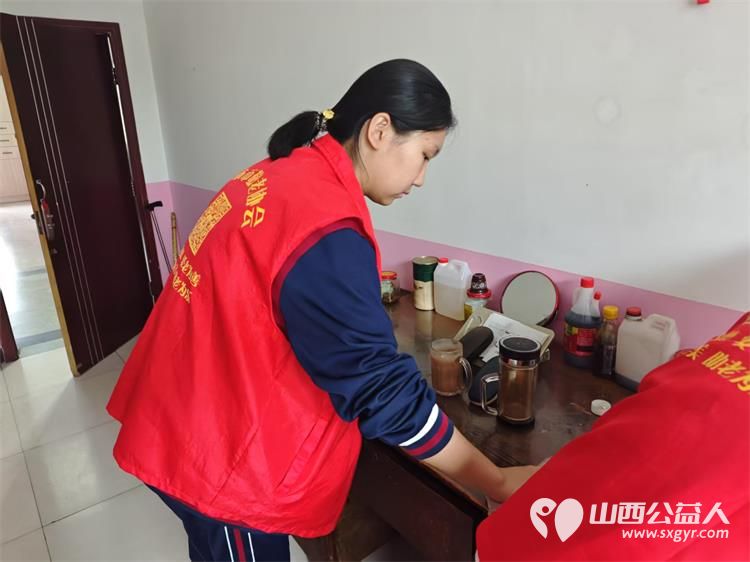 介休市敬老协会举办端午佳节让爱传递活动 2025年5月30日来到介休市义棠敬老院看望这里的老人并且带来了粽子牛奶馍片面粉食用油等生活用品 - 第18张 - 山西公益人 介休市敬老协会举办端午佳节让爱传递活动 2025年5月30日来到介休市义棠敬老院看望这里的老人并且带来了粽子牛奶馍片面粉食用油等生活用品 - 第18张