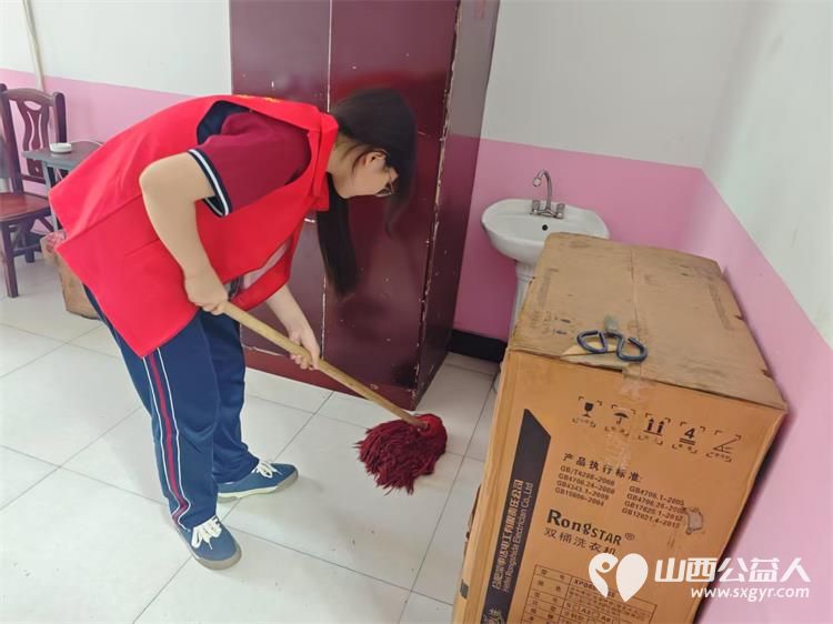 介休市敬老协会举办端午佳节让爱传递活动 2025年5月30日来到介休市义棠敬老院看望这里的老人并且带来了粽子牛奶馍片面粉食用油等生活用品 - 第16张 - 山西公益人 介休市敬老协会举办端午佳节让爱传递活动 2025年5月30日来到介休市义棠敬老院看望这里的老人并且带来了粽子牛奶馍片面粉食用油等生活用品 - 第16张