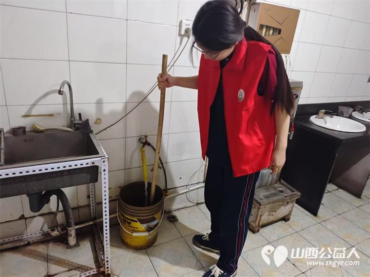 介休市敬老协会举办端午佳节让爱传递活动 2025年5月30日来到介休市义棠敬老院看望这里的老人并且带来了粽子牛奶馍片面粉食用油等生活用品 - 第13张 - 山西公益人 介休市敬老协会举办端午佳节让爱传递活动 2025年5月30日来到介休市义棠敬老院看望这里的老人并且带来了粽子牛奶馍片面粉食用油等生活用品 - 第13张