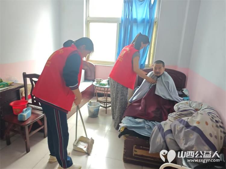 介休市敬老协会举办端午佳节让爱传递活动 2025年5月30日来到介休市义棠敬老院看望这里的老人并且带来了粽子牛奶馍片面粉食用油等生活用品 - 第12张 - 山西公益人 介休市敬老协会举办端午佳节让爱传递活动 2025年5月30日来到介休市义棠敬老院看望这里的老人并且带来了粽子牛奶馍片面粉食用油等生活用品 - 第12张