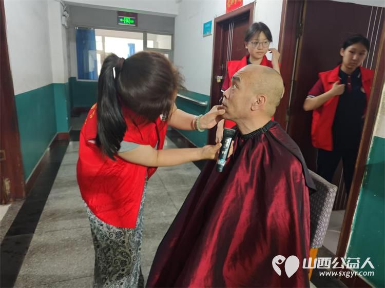 介休市敬老协会举办端午佳节让爱传递活动 2025年5月30日来到介休市义棠敬老院看望这里的老人并且带来了粽子牛奶馍片面粉食用油等生活用品 - 第11张 - 山西公益人 介休市敬老协会举办端午佳节让爱传递活动 2025年5月30日来到介休市义棠敬老院看望这里的老人并且带来了粽子牛奶馍片面粉食用油等生活用品 - 第11张