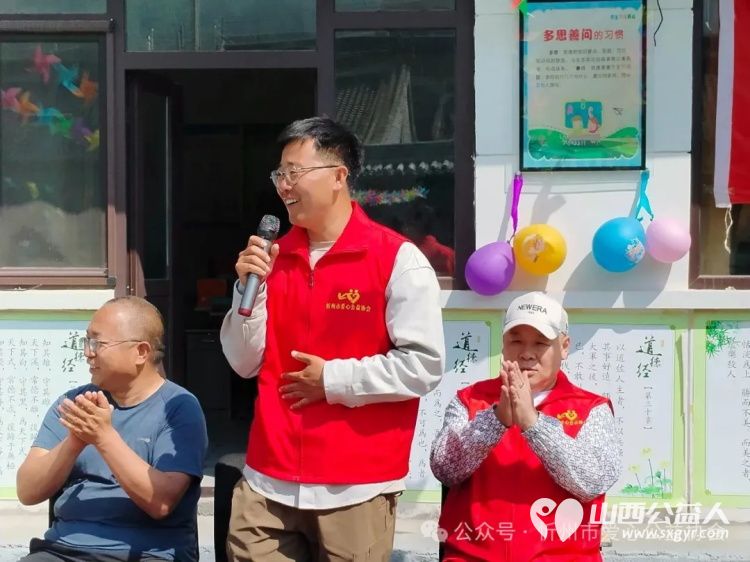 情暖六一爱心同行----忻州市爱心公益协会志愿者与杨柏峪小学孩子们共同开展庆六一活动为孩子们发放各种六一儿童节礼物 - 第4张 - 山西公益人 情暖六一爱心同行----忻州市爱心公益协会志愿者与杨柏峪小学孩子们共同开展庆六一活动为孩子们发放各种六一儿童节礼物 - 第4张
