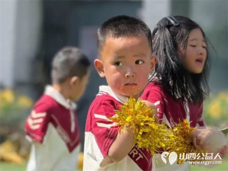 情暖六一爱心同行----忻州市爱心公益协会志愿者与杨柏峪小学孩子们共同开展庆六一活动为孩子们发放各种六一儿童节礼物 - 第11张 - 山西公益人 情暖六一爱心同行----忻州市爱心公益协会志愿者与杨柏峪小学孩子们共同开展庆六一活动为孩子们发放各种六一儿童节礼物 - 第11张