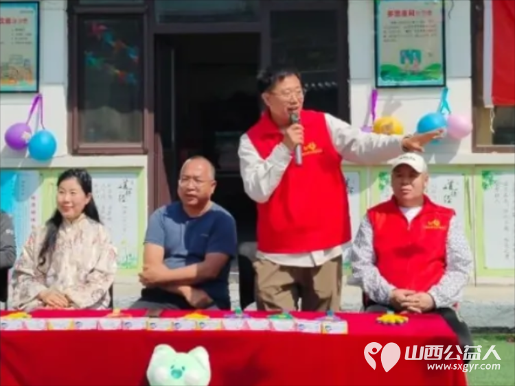 情暖六一爱心同行----忻州市爱心公益协会志愿者与杨柏峪小学孩子们共同开展庆六一活动为孩子们发放各种六一儿童节礼物 - 第5张 - 山西公益人 情暖六一爱心同行----忻州市爱心公益协会志愿者与杨柏峪小学孩子们共同开展庆六一活动为孩子们发放各种六一儿童节礼物 - 第5张