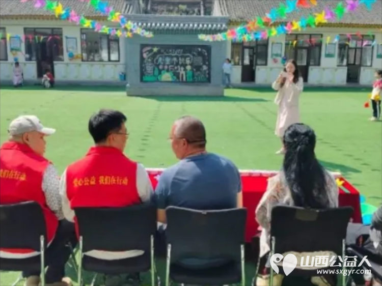 情暖六一爱心同行----忻州市爱心公益协会志愿者与杨柏峪小学孩子们共同开展庆六一活动为孩子们发放各种六一儿童节礼物 - 第6张 - 山西公益人 情暖六一爱心同行----忻州市爱心公益协会志愿者与杨柏峪小学孩子们共同开展庆六一活动为孩子们发放各种六一儿童节礼物 - 第6张