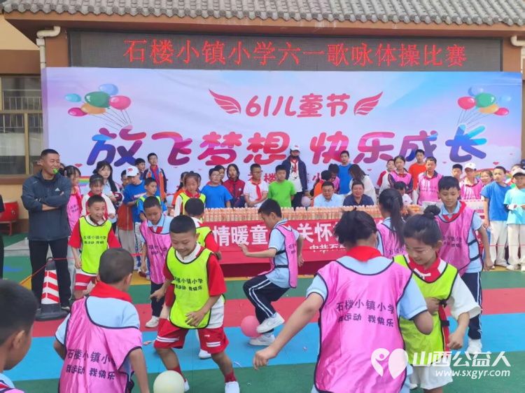 石楼县委统战部联合县医药协会（学会）开展“真情暖童心关怀护成长”主题活动走进石楼小镇小学为孩子们送去了急需的解暑药品、饮品和矿泉水等清凉物资 - 第3张