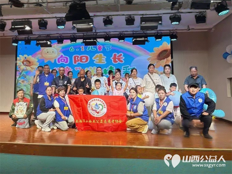 向阳生长“童”样精彩--长治市小雨点公益志愿者协会来到了长治市残疾儿童康复教育中心看望生活在那里的百名“折翼天使为可爱孩子们赠送礼品 - 第1张 - 山西公益人 向阳生长“童”样精彩--长治市小雨点公益志愿者协会来到了长治市残疾儿童康复教育中心看望生活在那里的百名“折翼天使为可爱孩子们赠送礼品 - 第1张