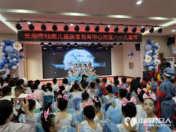 向阳生长“童”样精彩--长治市小雨点公益志愿者协会来到了长治市残疾儿童康复教育中心看望生活在那里的百名“折翼天使为可爱孩子们赠送礼品 - 第7张 - 山西公益人 向阳生长“童”样精彩--长治市小雨点公益志愿者协会来到了长治市残疾儿童康复教育中心看望生活在那里的百名“折翼天使为可爱孩子们赠送礼品 - 第7张