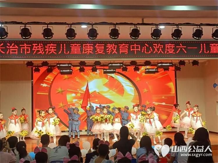 向阳生长“童”样精彩--长治市小雨点公益志愿者协会来到了长治市残疾儿童康复教育中心看望生活在那里的百名“折翼天使为可爱孩子们赠送礼品 - 第6张 - 山西公益人 向阳生长“童”样精彩--长治市小雨点公益志愿者协会来到了长治市残疾儿童康复教育中心看望生活在那里的百名“折翼天使为可爱孩子们赠送礼品 - 第6张