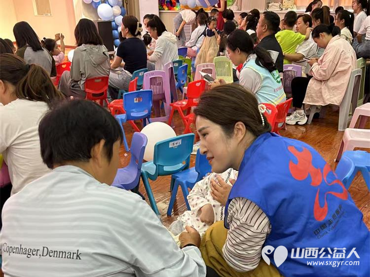 向阳生长“童”样精彩--长治市小雨点公益志愿者协会来到了长治市残疾儿童康复教育中心看望生活在那里的百名“折翼天使为可爱孩子们赠送礼品 - 第18张 - 山西公益人 向阳生长“童”样精彩--长治市小雨点公益志愿者协会来到了长治市残疾儿童康复教育中心看望生活在那里的百名“折翼天使为可爱孩子们赠送礼品 - 第18张