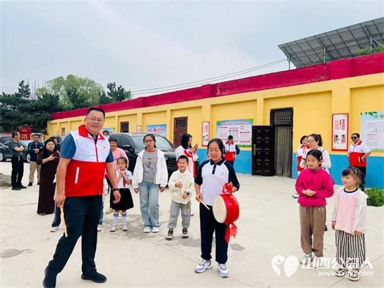 太原市优秀的志愿者王建强带领志愿者去曾经支教的小学赠送六一儿童节学习物资 - 第5张 - 山西公益人 太原市优秀的志愿者王建强带领志愿者去曾经支教的小学赠送六一儿童节学习物资 - 第5张