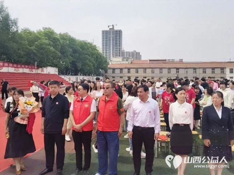 爱心送考公益助力梦想护航爱洒一中----长治市正能量公益协会屯留区办事处志愿者参加屯留一中即将高考的孩子们的2025届高三毕业生的成人礼及毕业典礼 - 第10张 - 山西公益人 爱心送考公益助力梦想护航爱洒一中----长治市正能量公益协会屯留区办事处志愿者参加屯留一中即将高考的孩子们的2025届高三毕业生的成人礼及毕业典礼 - 第10张