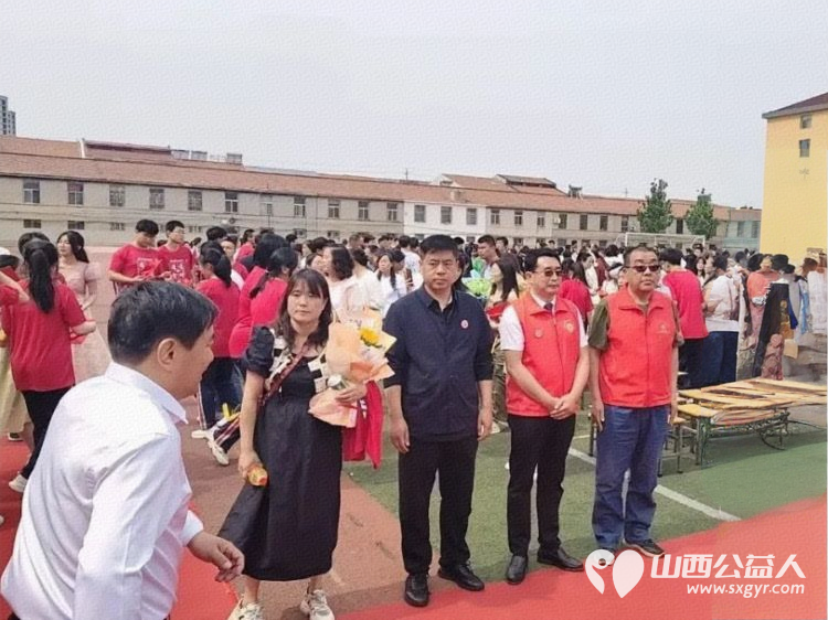 爱心送考公益助力梦想护航爱洒一中----长治市正能量公益协会屯留区办事处志愿者参加屯留一中即将高考的孩子们的2025届高三毕业生的成人礼及毕业典礼 - 第28张 - 山西公益人 爱心送考公益助力梦想护航爱洒一中----长治市正能量公益协会屯留区办事处志愿者参加屯留一中即将高考的孩子们的2025届高三毕业生的成人礼及毕业典礼 - 第28张