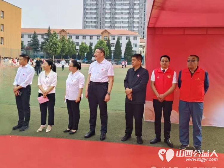 爱心送考公益助力梦想护航爱洒一中----长治市正能量公益协会屯留区办事处志愿者参加屯留一中即将高考的孩子们的2025届高三毕业生的成人礼及毕业典礼 - 第9张 - 山西公益人 爱心送考公益助力梦想护航爱洒一中----长治市正能量公益协会屯留区办事处志愿者参加屯留一中即将高考的孩子们的2025届高三毕业生的成人礼及毕业典礼 - 第9张