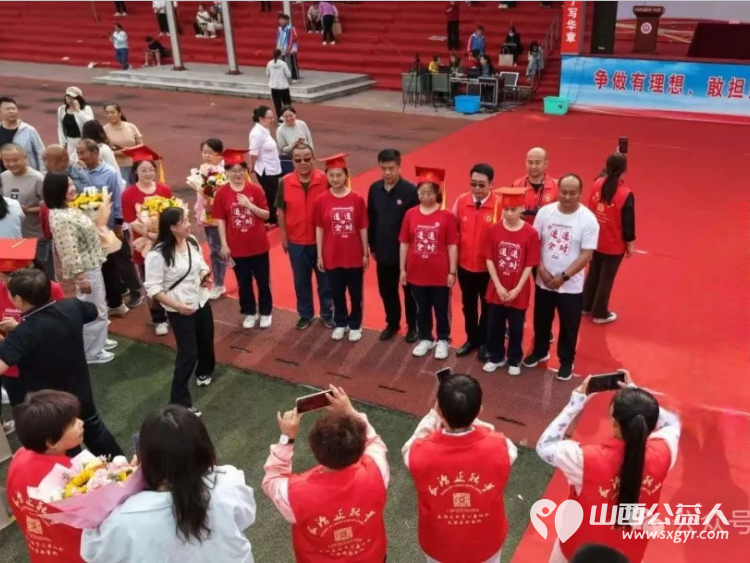 爱心送考公益助力梦想护航爱洒一中----长治市正能量公益协会屯留区办事处志愿者参加屯留一中即将高考的孩子们的2025届高三毕业生的成人礼及毕业典礼 - 第29张 - 山西公益人 爱心送考公益助力梦想护航爱洒一中----长治市正能量公益协会屯留区办事处志愿者参加屯留一中即将高考的孩子们的2025届高三毕业生的成人礼及毕业典礼 - 第29张