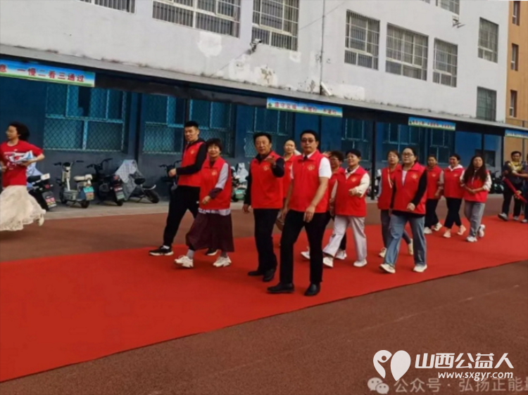 爱心送考公益助力梦想护航爱洒一中----长治市正能量公益协会屯留区办事处志愿者参加屯留一中即将高考的孩子们的2025届高三毕业生的成人礼及毕业典礼 - 第27张 - 山西公益人 爱心送考公益助力梦想护航爱洒一中----长治市正能量公益协会屯留区办事处志愿者参加屯留一中即将高考的孩子们的2025届高三毕业生的成人礼及毕业典礼 - 第27张
