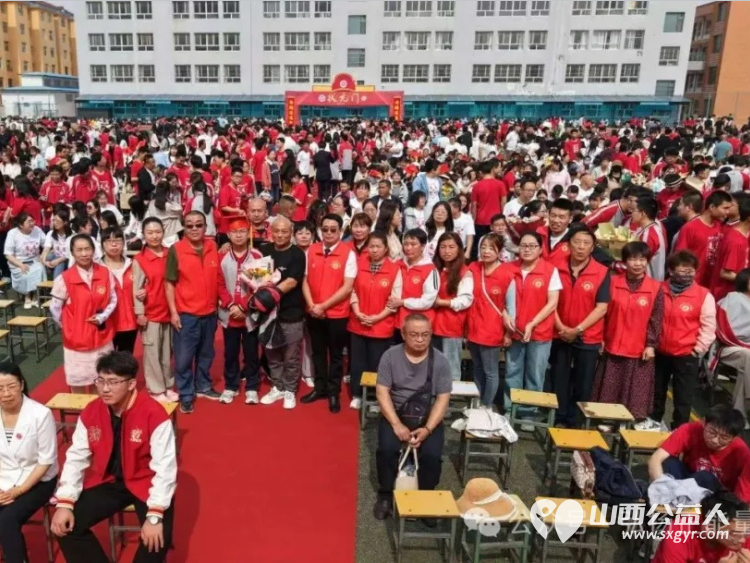 爱心送考公益助力梦想护航爱洒一中----长治市正能量公益协会屯留区办事处志愿者参加屯留一中即将高考的孩子们的2025届高三毕业生的成人礼及毕业典礼 - 第34张 - 山西公益人 爱心送考公益助力梦想护航爱洒一中----长治市正能量公益协会屯留区办事处志愿者参加屯留一中即将高考的孩子们的2025届高三毕业生的成人礼及毕业典礼 - 第34张