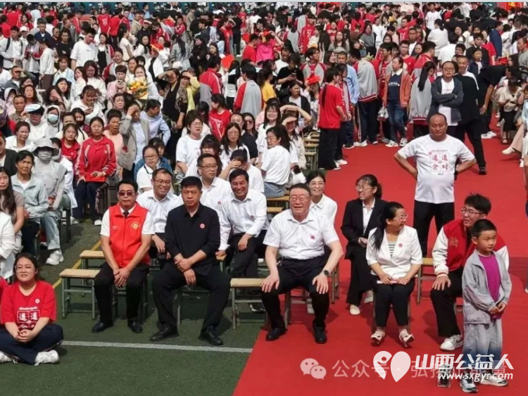 爱心送考公益助力梦想护航爱洒一中----长治市正能量公益协会屯留区办事处志愿者参加屯留一中即将高考的孩子们的2025届高三毕业生的成人礼及毕业典礼 - 第33张 - 山西公益人 爱心送考公益助力梦想护航爱洒一中----长治市正能量公益协会屯留区办事处志愿者参加屯留一中即将高考的孩子们的2025届高三毕业生的成人礼及毕业典礼 - 第33张