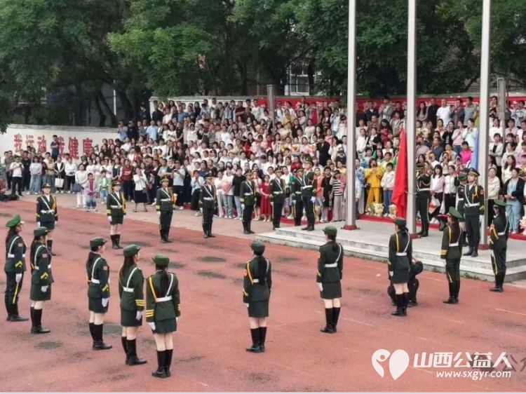 爱心送考公益助力梦想护航爱洒一中----长治市正能量公益协会屯留区办事处志愿者参加屯留一中即将高考的孩子们的2025届高三毕业生的成人礼及毕业典礼 - 第6张 - 山西公益人 爱心送考公益助力梦想护航爱洒一中----长治市正能量公益协会屯留区办事处志愿者参加屯留一中即将高考的孩子们的2025届高三毕业生的成人礼及毕业典礼 - 第6张