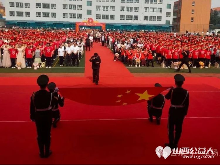 爱心送考公益助力梦想护航爱洒一中----长治市正能量公益协会屯留区办事处志愿者参加屯留一中即将高考的孩子们的2025届高三毕业生的成人礼及毕业典礼 - 第5张 - 山西公益人 爱心送考公益助力梦想护航爱洒一中----长治市正能量公益协会屯留区办事处志愿者参加屯留一中即将高考的孩子们的2025届高三毕业生的成人礼及毕业典礼 - 第5张