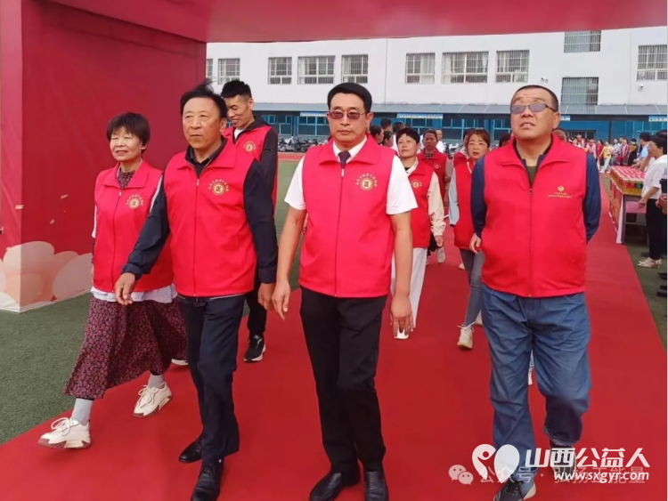 爱心送考公益助力梦想护航爱洒一中----长治市正能量公益协会屯留区办事处志愿者参加屯留一中即将高考的孩子们的2025届高三毕业生的成人礼及毕业典礼 - 第26张 - 山西公益人 爱心送考公益助力梦想护航爱洒一中----长治市正能量公益协会屯留区办事处志愿者参加屯留一中即将高考的孩子们的2025届高三毕业生的成人礼及毕业典礼 - 第26张