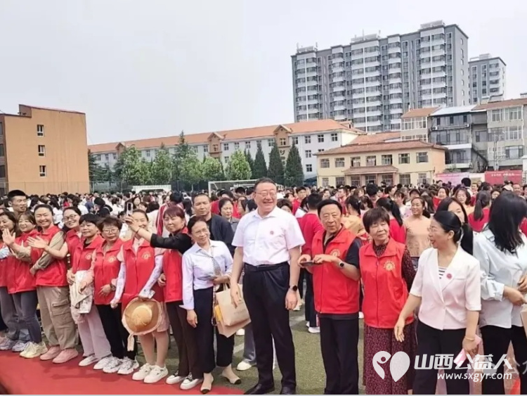 爱心送考公益助力梦想护航爱洒一中----长治市正能量公益协会屯留区办事处志愿者参加屯留一中即将高考的孩子们的2025届高三毕业生的成人礼及毕业典礼 - 第32张 - 山西公益人 爱心送考公益助力梦想护航爱洒一中----长治市正能量公益协会屯留区办事处志愿者参加屯留一中即将高考的孩子们的2025届高三毕业生的成人礼及毕业典礼 - 第32张