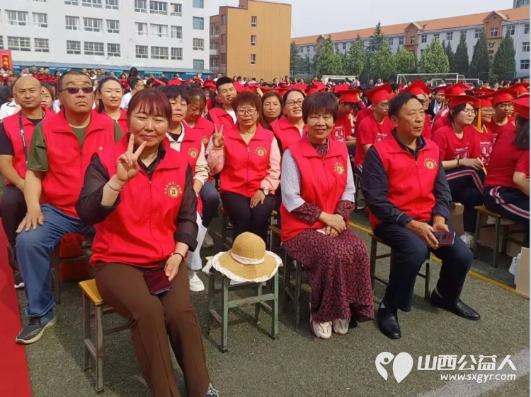 爱心送考公益助力梦想护航爱洒一中----长治市正能量公益协会屯留区办事处志愿者参加屯留一中即将高考的孩子们的2025届高三毕业生的成人礼及毕业典礼 - 第23张 - 山西公益人 爱心送考公益助力梦想护航爱洒一中----长治市正能量公益协会屯留区办事处志愿者参加屯留一中即将高考的孩子们的2025届高三毕业生的成人礼及毕业典礼 - 第23张