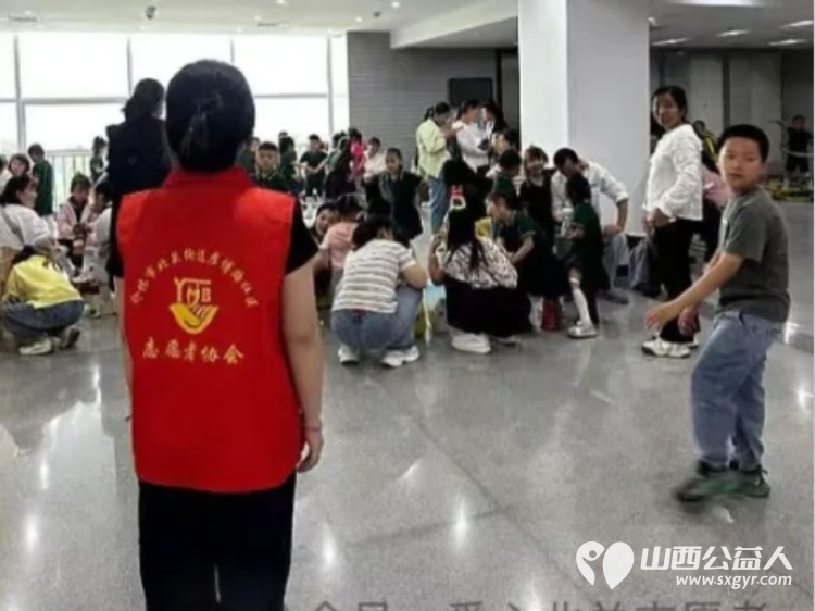 志愿微光汇童梦共赴六一心舞台 介休市北关街道彦博路社区志愿者协会组织志愿者为介休市六一少儿艺术精品文艺晚会提供志愿服务 - 第3张 - 山西公益人 志愿微光汇童梦共赴六一心舞台 介休市北关街道彦博路社区志愿者协会组织志愿者为介休市六一少儿艺术精品文艺晚会提供志愿服务 - 第3张