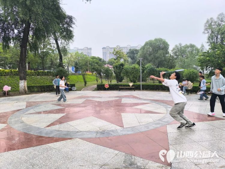 岚县公益365爱心协会东村社区壹基金儿童服务站粽叶飘香迎端午爱心传递暖童心给孩子们发放六一儿童节微心愿礼物 - 第9张 - 山西公益人 岚县公益365爱心协会东村社区壹基金儿童服务站粽叶飘香迎端午爱心传递暖童心给孩子们发放六一儿童节微心愿礼物 - 第9张