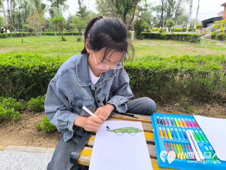 岚县公益365爱心协会东村社区壹基金儿童服务站粽叶飘香迎端午爱心传递暖童心给孩子们发放六一儿童节微心愿礼物 - 第7张 - 山西公益人 岚县公益365爱心协会东村社区壹基金儿童服务站粽叶飘香迎端午爱心传递暖童心给孩子们发放六一儿童节微心愿礼物 - 第7张