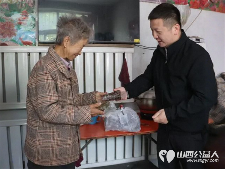 粽糯传香暖人心端午慰问显真情----浑源县青年志愿者协会开展慰问大仁庄乡杨湾村的生活困难老人志愿服务活动 - 第5张 - 山西公益人 粽糯传香暖人心端午慰问显真情----浑源县青年志愿者协会开展慰问大仁庄乡杨湾村的生活困难老人志愿服务活动 - 第5张