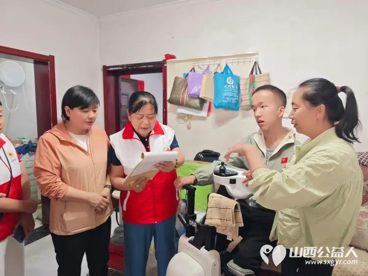 长治市屯留区红十字会志愿者服务队开展端午节送温暖活动在羿神社区为独居老人等特殊群体送上慰问物资 - 第4张 - 山西公益人 长治市屯留区红十字会志愿者服务队开展端午节送温暖活动在羿神社区为独居老人等特殊群体送上慰问物资 - 第4张